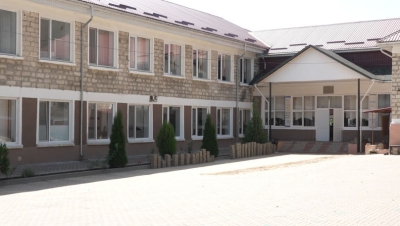 Condiții mai bune pentru elevi la Răciula: Peste un milion de lei pentru toalete noi