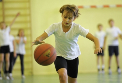 Cum influenţează exerciţiile fizice performanţa şcolară