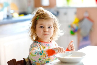 Cât de mult ar trebui să mănânce copilul preşcolar și ce anume. Strategii pentru părinți