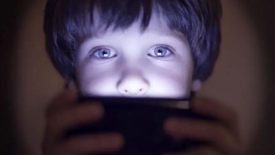 Copiii, captivi în social media: Ce spun unii liceeni despre dependența de telefon