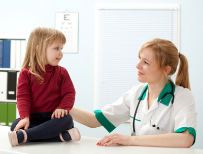 Mersul la doctor cu copilul – cum tratezi situatia