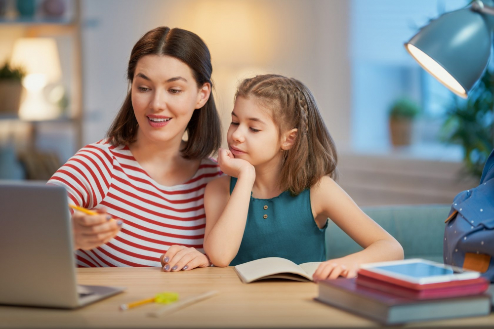Cum îți ajuți copilul să se concentreze mai bine la școală și acasă
