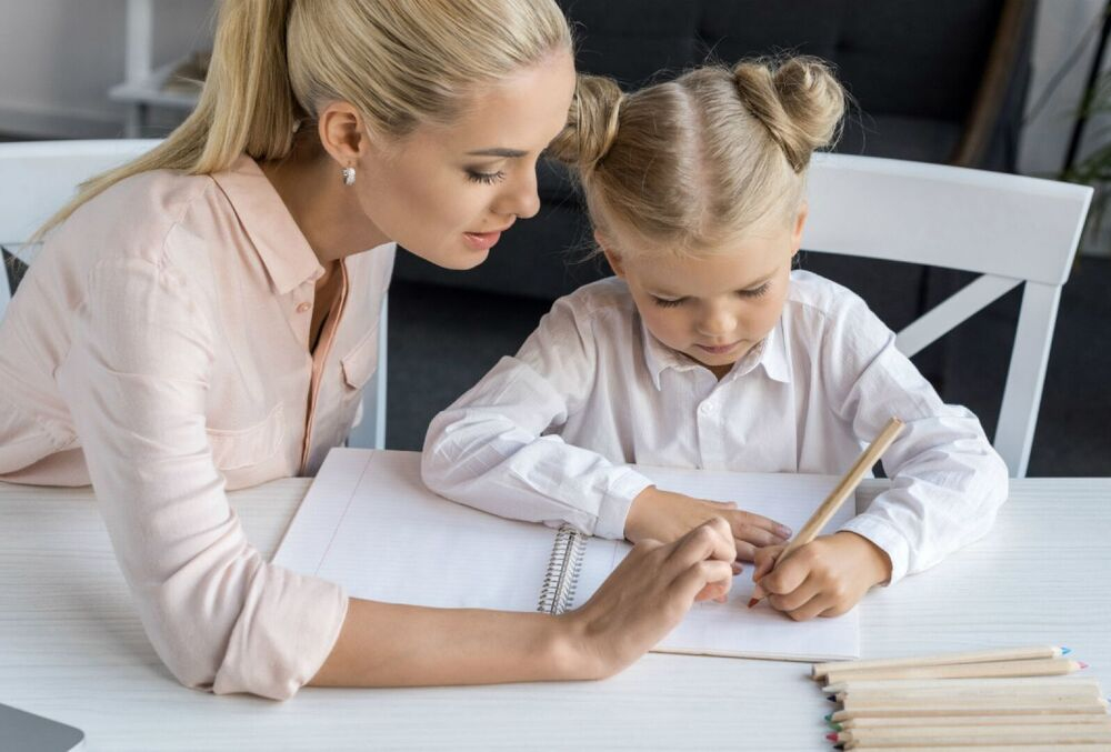 Mituri si adevaruri despre copiii stangaci. Ce sa NU mai crezi niciodata