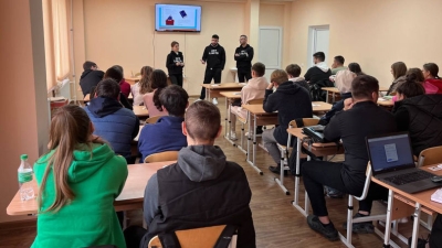Mai mulți elevi din Chișinău, instruiți de echipa OFF LIMITS despre consecințele hărțuirii sexuale