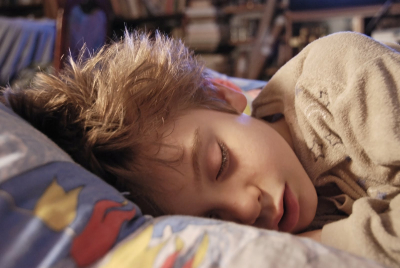 Somnul îi ajută pe adolescenți să facă față mai ușor stresului social