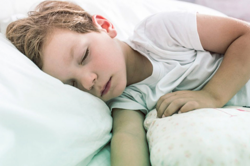 Somnul suficient și exercițiul fizic, esențiale pentru sănătatea copiilor