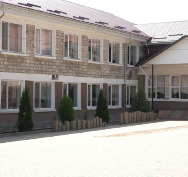 Condiții mai bune pentru elevi la Răciula: Peste un milion de lei pentru toalete noi