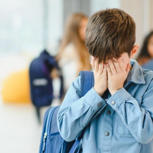 11 semne care arată că micuțul tău este agresat la școală