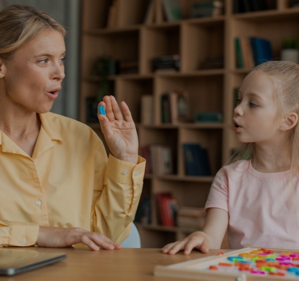 Când și cum ne dăm seama că trebuie să mergem cu cel mic la logoped?