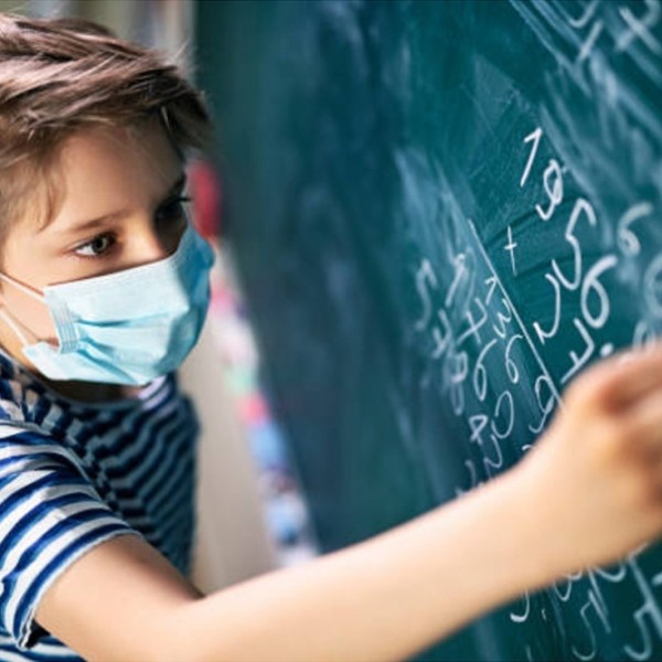 Este imoral să duci copilul în colectivitate dacă are gripă