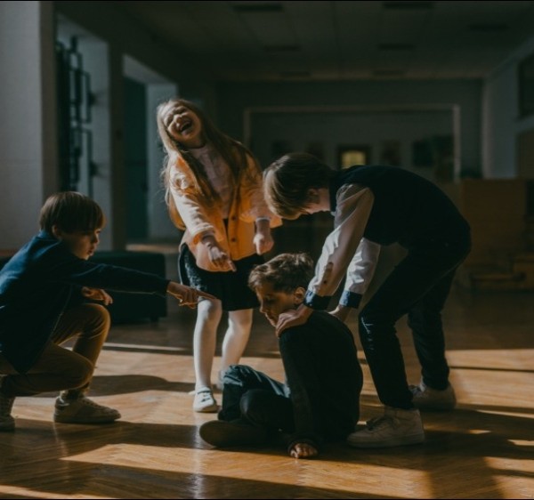 Violența, bullyingul și corupția, cele mai frecvente probleme în școlile din Moldova