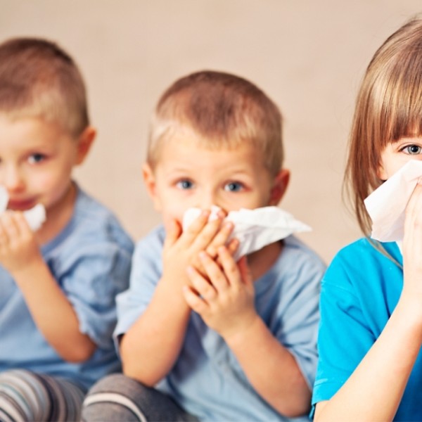 Norovirus în colectivități. Când ții copilul acasă și cum previi transmiterea în grădiniță și la școală