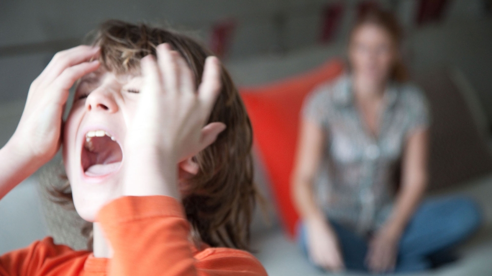 Cum să gestionezi crizele de nervi la adolescenți? Sfaturi practice pentru părinți și profesori