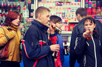 De ce adolescenții consumă alcool. Consecințele asupra sănătății