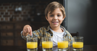Un pahar de suc de fructe pe zi, sanatos pentru copii