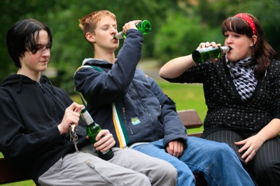 Alcoolismul la adolescenți: tot ce trebuie să știți