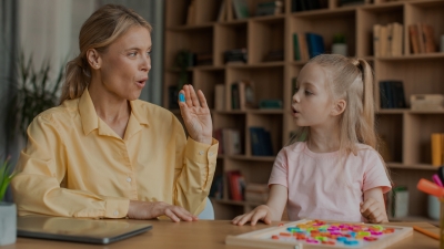 Când și cum ne dăm seama că trebuie să mergem cu cel mic la logoped?