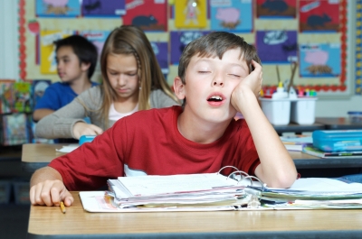 Studiu: de ce e bine ca şcoala să înceapă mai târziu