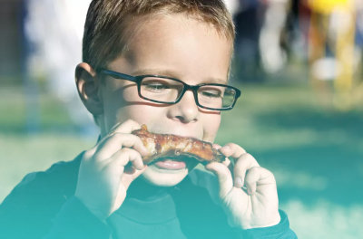 Pericolele la care iti expui copilul cand ii dai MEZELURI