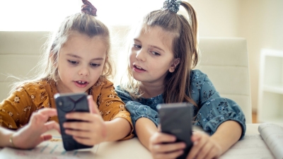 Cum afectează rețelele sociale creierul unui copil. Specialist: „Orice lucru interzis devine automat atractiv”