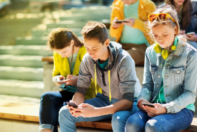Este adolescentul tau dependent de smartphone?